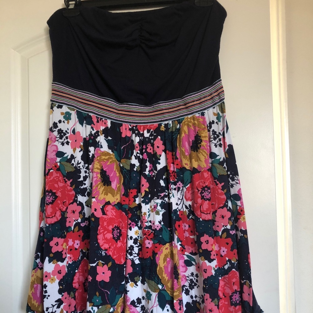 SLEEVELESS FLORAL DRESS